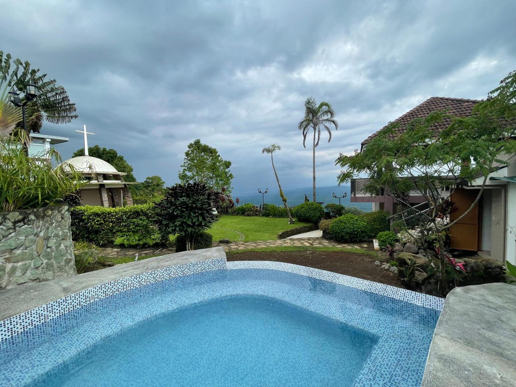 เลควิว สวีท Bed & Breakfast Tagaytay City ภายนอก รูปภาพ